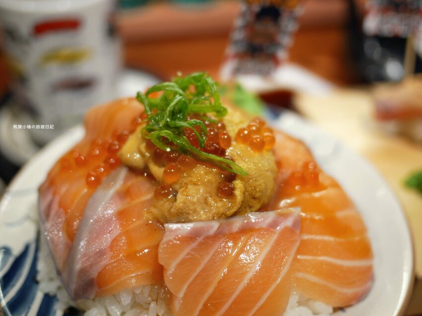【台中南區美食】信兵衛南門町目新開幕,浮誇系爆量海鮮丼飯、握壽司、烏龍麵!超人氣日式居酒屋,內文附詳細菜單價位介紹。 @熊寶小榆の旅遊日記