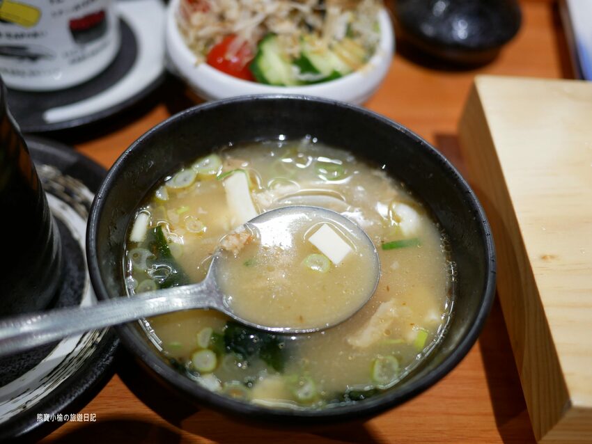 【台中南區美食】信兵衛南門町目新開幕,浮誇系爆量海鮮丼飯、握壽司、烏龍麵!超人氣日式居酒屋,內文附詳細菜單價位介紹。 @熊寶小榆の旅遊日記