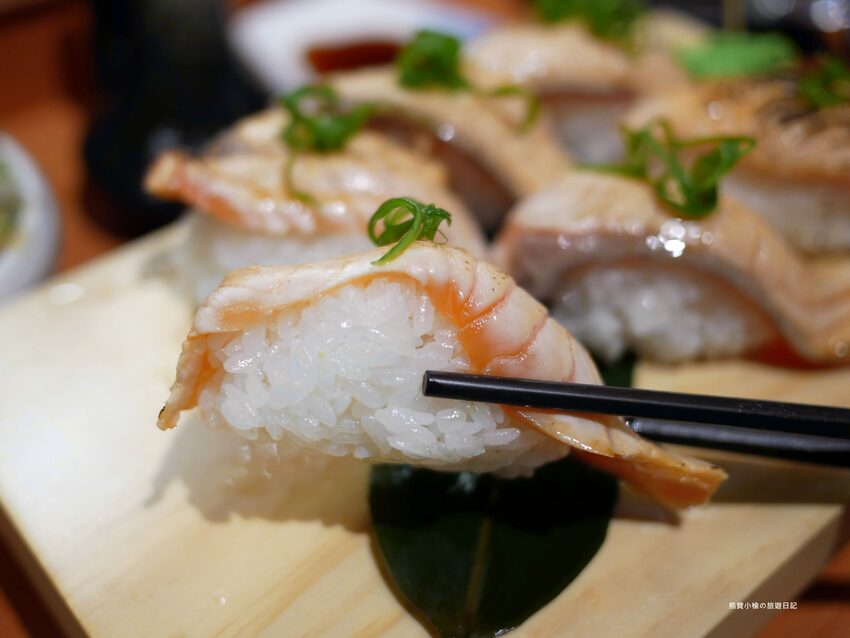 【台中南區美食】信兵衛南門町目新開幕,浮誇系爆量海鮮丼飯、握壽司、烏龍麵!超人氣日式居酒屋,內文附詳細菜單價位介紹。 @熊寶小榆の旅遊日記