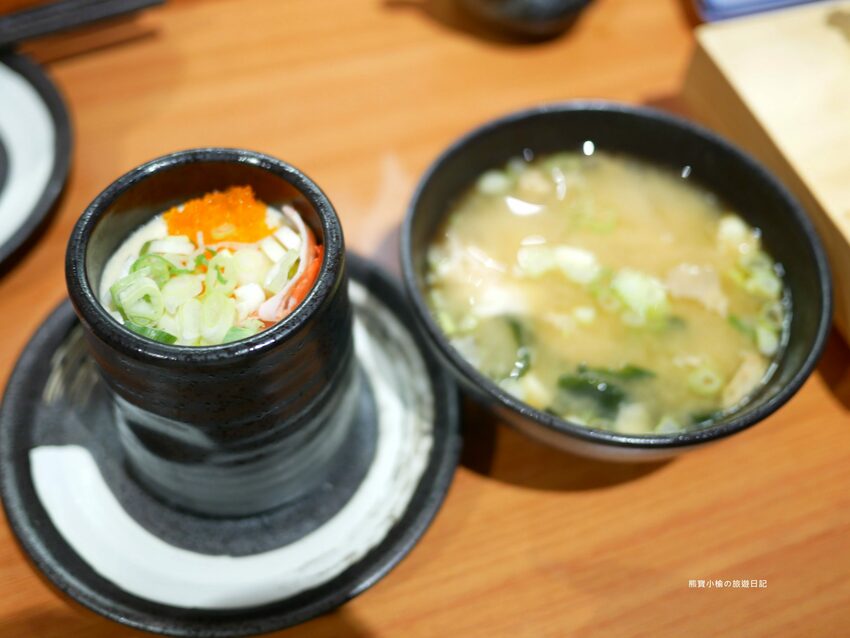 【台中南區美食】信兵衛南門町目新開幕,浮誇系爆量海鮮丼飯、握壽司、烏龍麵!超人氣日式居酒屋,內文附詳細菜單價位介紹。 @熊寶小榆の旅遊日記
