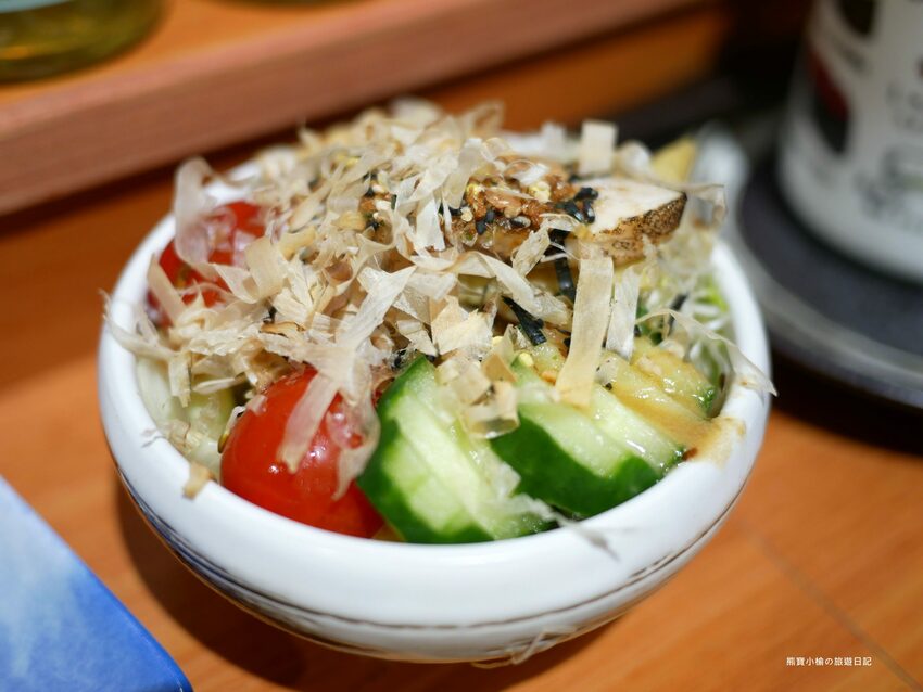 【台中南區美食】信兵衛南門町目新開幕,浮誇系爆量海鮮丼飯、握壽司、烏龍麵!超人氣日式居酒屋,內文附詳細菜單價位介紹。 @熊寶小榆の旅遊日記