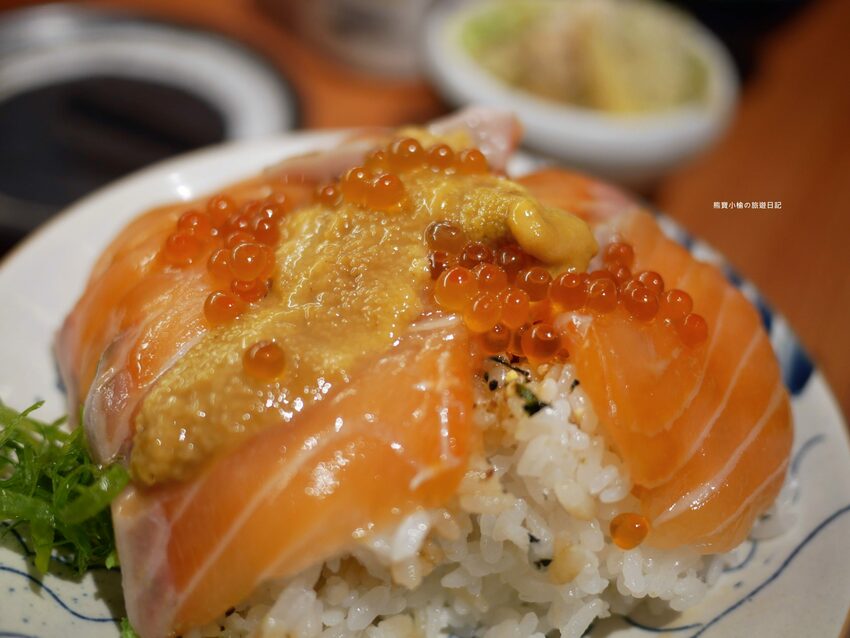 【台中南區美食】信兵衛南門町目新開幕,浮誇系爆量海鮮丼飯、握壽司、烏龍麵!超人氣日式居酒屋,內文附詳細菜單價位介紹。 @熊寶小榆の旅遊日記
