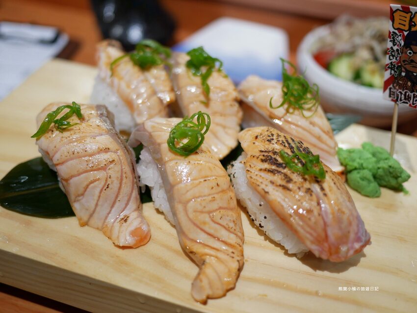 【台中南區美食】信兵衛南門町目新開幕,浮誇系爆量海鮮丼飯、握壽司、烏龍麵!超人氣日式居酒屋,內文附詳細菜單價位介紹。 @熊寶小榆の旅遊日記