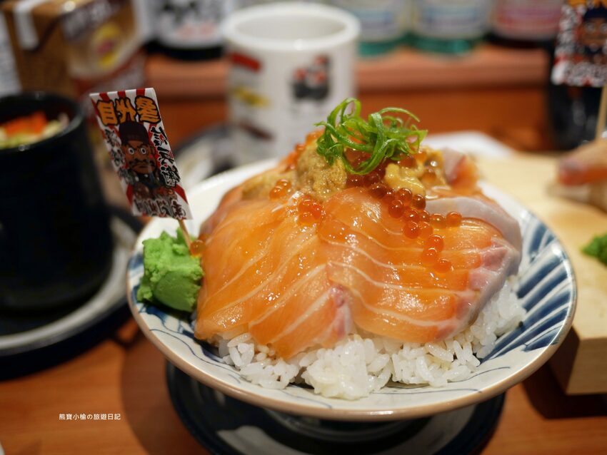 【台中南區美食】信兵衛南門町目新開幕,浮誇系爆量海鮮丼飯、握壽司、烏龍麵!超人氣日式居酒屋,內文附詳細菜單價位介紹。 @熊寶小榆の旅遊日記