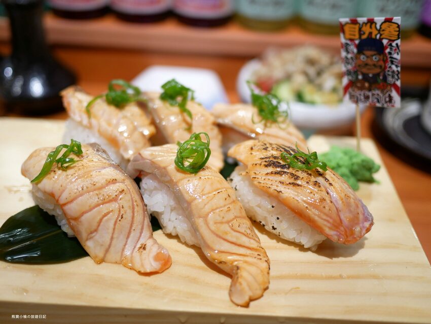 【台中南區美食】信兵衛南門町目新開幕,浮誇系爆量海鮮丼飯、握壽司、烏龍麵!超人氣日式居酒屋,內文附詳細菜單價位介紹。 @熊寶小榆の旅遊日記