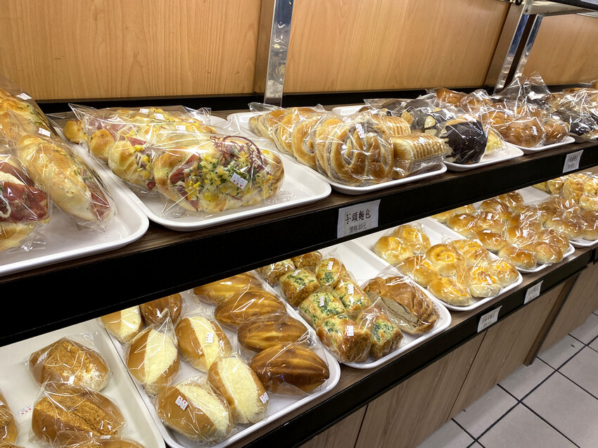 宜蘭縣礁溪鄉義珍香烘焙坊》爆漿饅頭尚出名，不加一滴水鮮奶吐司，必買伴手禮推薦