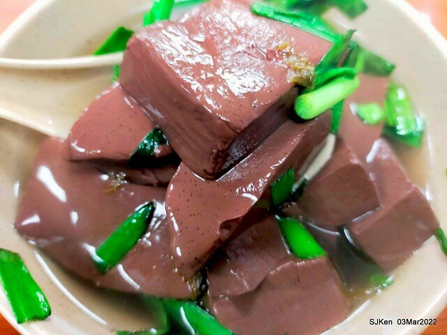 (北捷市政府站附近美食)「大鼎昌吉街豬血湯」忠孝永吉店(Pork blood soup, fish & peanuts, fried rice noodle store), SJKen, Taipei, Taiwan, Mar 3, 2022.