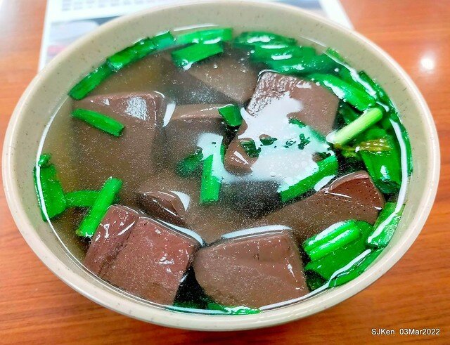 (北捷市政府站附近美食)「大鼎昌吉街豬血湯」忠孝永吉店(Pork blood soup, fish & peanuts, fried rice noodle store), SJKen, Taipei, Taiwan, Mar 3, 2022.