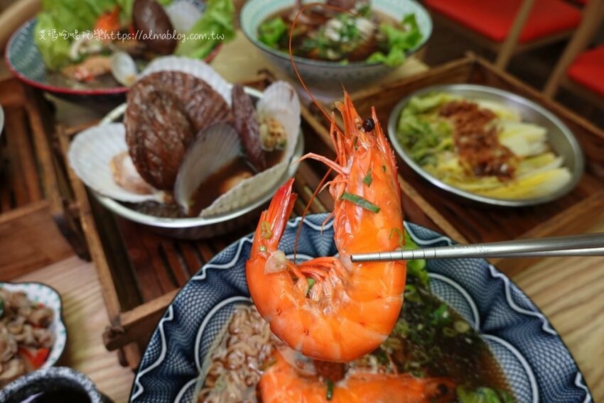 〖蒸愛炊〗旗津來的霸氣海鮮！打卡名菜“扇貝花”、20公分海大蝦、新推出“整尾大花枝 - 艾瑪▪ 享受吃喝玩樂札記