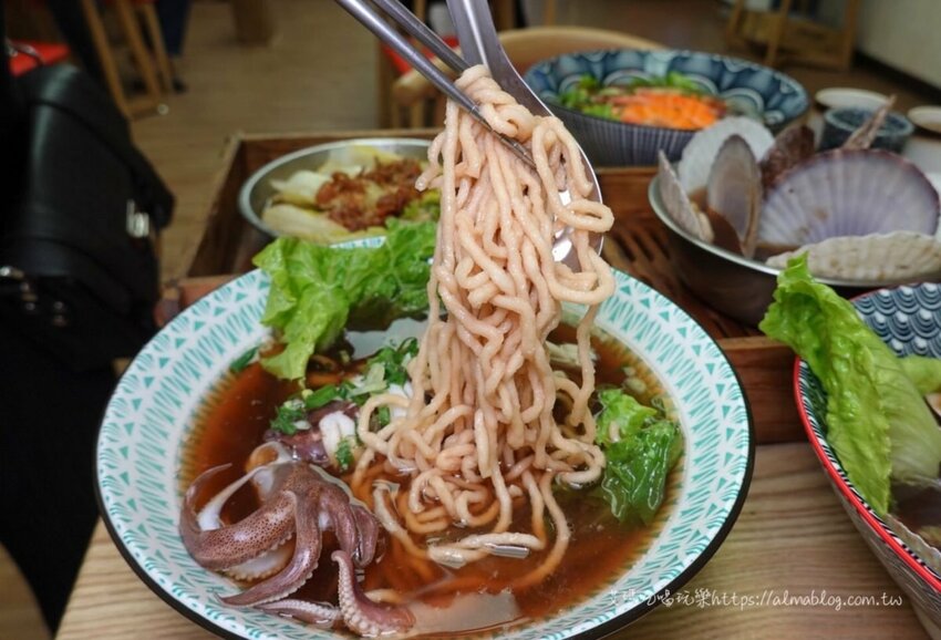 〖蒸愛炊〗旗津來的霸氣海鮮！打卡名菜“扇貝花”、20公分海大蝦、新推出“整尾大花枝 - 艾瑪▪ 享受吃喝玩樂札記