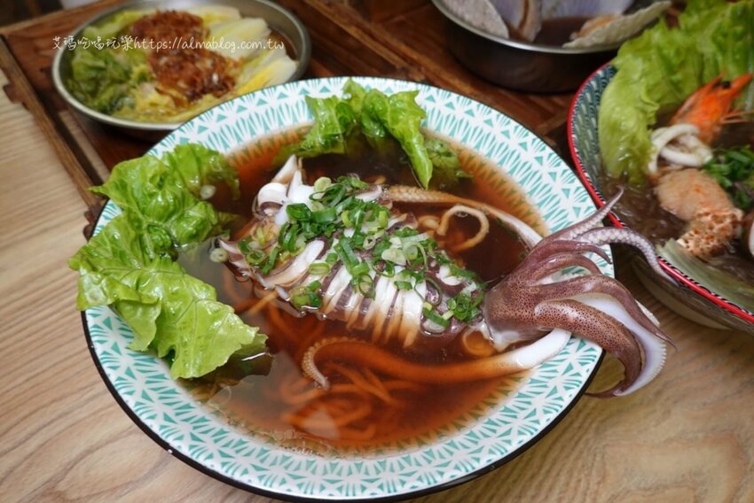 〖蒸愛炊〗旗津來的霸氣海鮮！打卡名菜“扇貝花”、20公分海大蝦、新推出“整尾大花枝 - 艾瑪▪ 享受吃喝玩樂札記