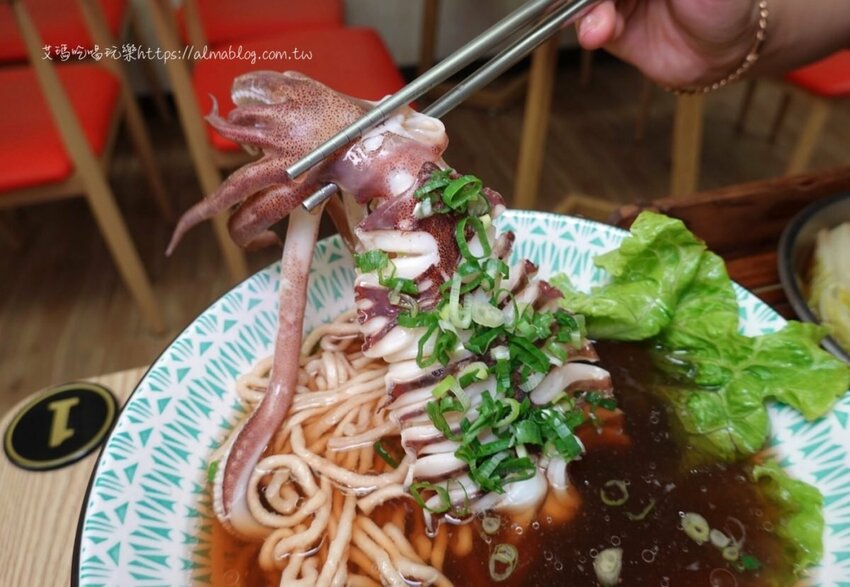 〖蒸愛炊〗旗津來的霸氣海鮮！打卡名菜“扇貝花”、20公分海大蝦、新推出“整尾大花枝 - 艾瑪▪ 享受吃喝玩樂札記