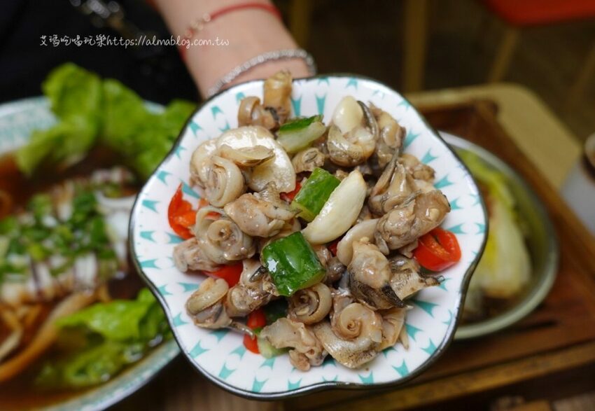 〖蒸愛炊〗旗津來的霸氣海鮮！打卡名菜“扇貝花”、20公分海大蝦、新推出“整尾大花枝 - 艾瑪▪ 享受吃喝玩樂札記