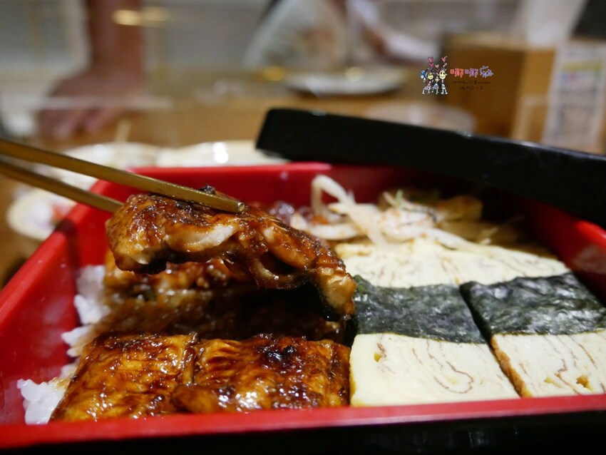 【台北美食】忠孝敦化站平價日本料理~新鮮鮭魚生魚片滿滿鋪在飯上,花魚一夜干好好吃!