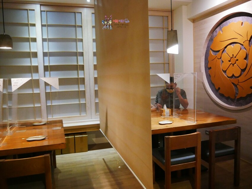 【台北美食】忠孝敦化站平價日本料理~新鮮鮭魚生魚片滿滿鋪在飯上,花魚一夜干好好吃!