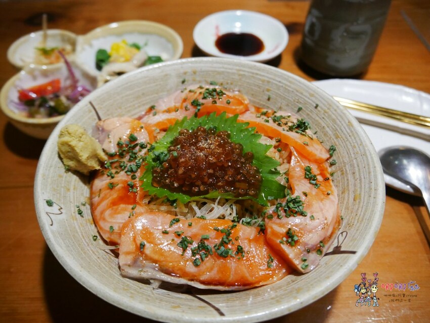 【台北美食】忠孝敦化站平價日本料理~新鮮鮭魚生魚片滿滿鋪在飯上,花魚一夜干好好吃!