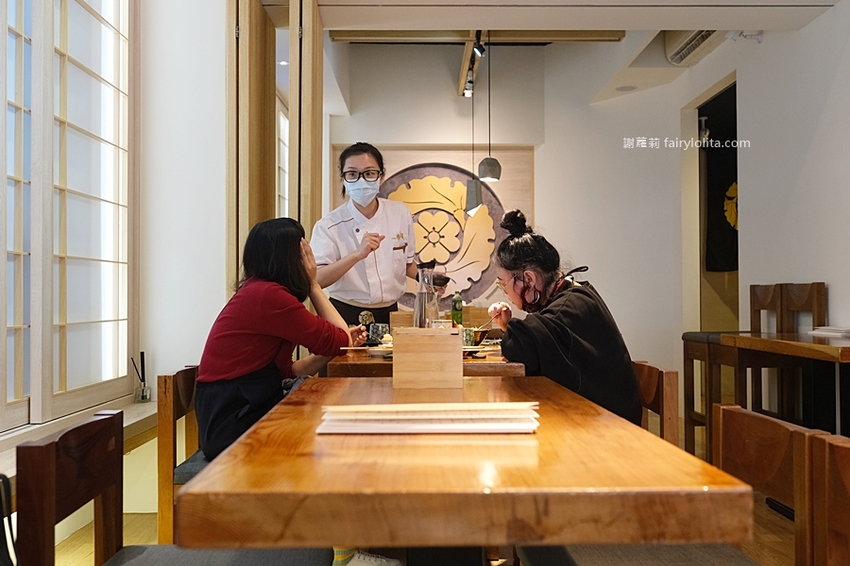 必吃巨型握壽司只要39元,一開幕就爆滿、憑文章點餐再送你免費帝王蟹!