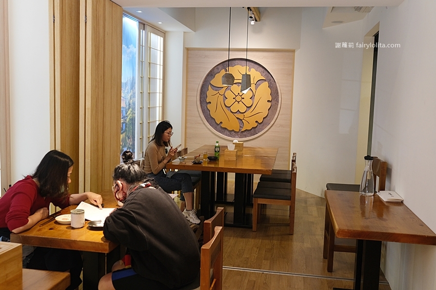 必吃巨型握壽司只要39元,一開幕就爆滿、憑文章點餐再送你免費帝王蟹!