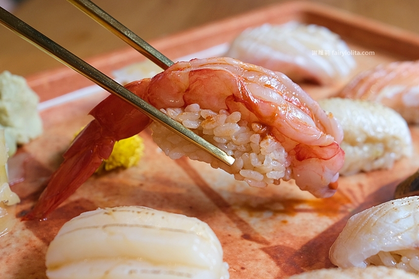 必吃巨型握壽司只要39元,一開幕就爆滿、憑文章點餐再送你免費帝王蟹!