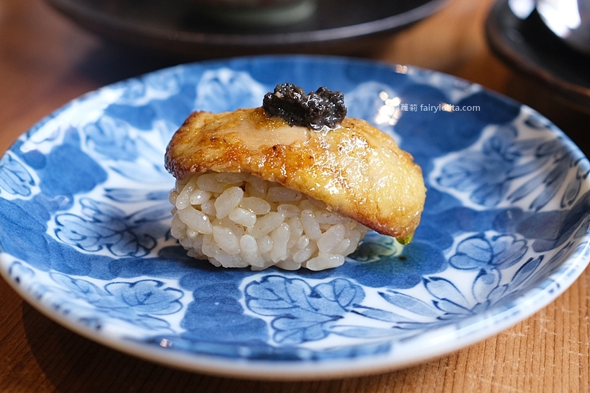 必吃巨型握壽司只要39元,一開幕就爆滿、憑文章點餐再送你免費帝王蟹!