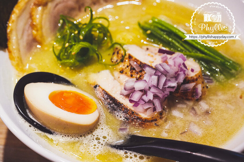 龍潭必吃『麵屋一人拉麵店』｜日本道地拉麵風格｜乾淨舒適｜充滿個性的美味拉麵店｜龍潭美食推薦 - 相片中的菲莉絲