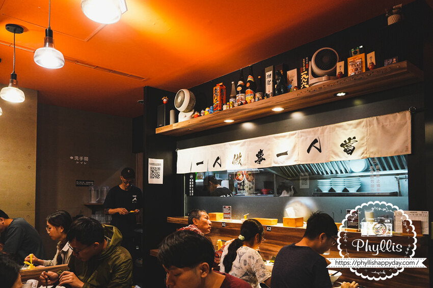 龍潭必吃『麵屋一人拉麵店』｜日本道地拉麵風格｜乾淨舒適｜充滿個性的美味拉麵店｜龍潭美食推薦 - 相片中的菲莉絲