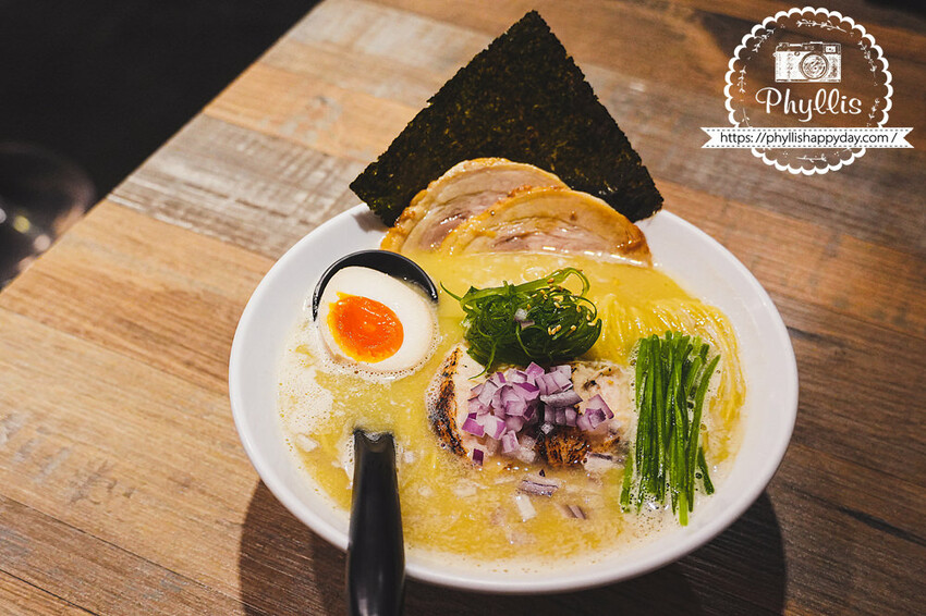 龍潭必吃『麵屋一人拉麵店』｜日本道地拉麵風格｜乾淨舒適｜充滿個性的美味拉麵店｜龍潭美食推薦 - 相片中的菲莉絲