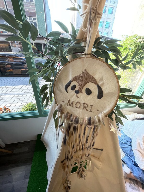 【台灣，桃園市，中壢區】莒光公園旁的森林系咖啡館/甜點店~森凝 MORI 甜點輕食。(中壢咖啡館/中壢甜點店）