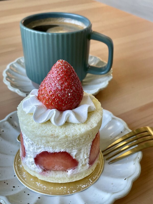 【台灣，桃園市，中壢區】莒光公園旁的森林系咖啡館/甜點店~森凝 MORI 甜點輕食。(中壢咖啡館/中壢甜點店）