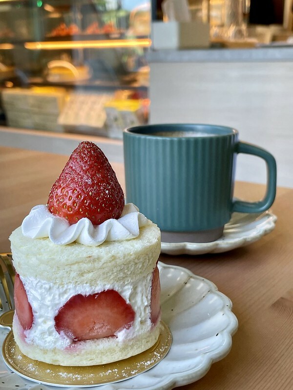 【台灣，桃園市，中壢區】莒光公園旁的森林系咖啡館/甜點店~森凝 MORI 甜點輕食。(中壢咖啡館/中壢甜點店）