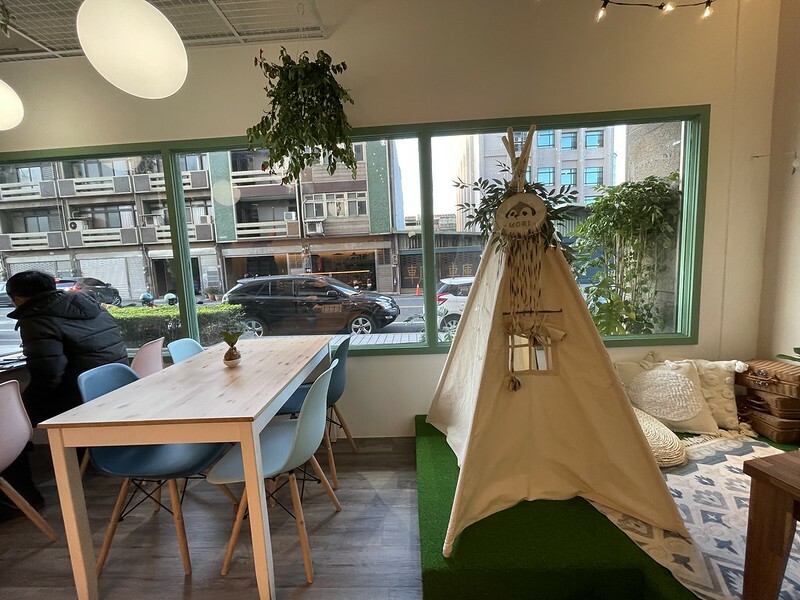 【台灣，桃園市，中壢區】莒光公園旁的森林系咖啡館/甜點店~森凝 MORI 甜點輕食。(中壢咖啡館/中壢甜點店）