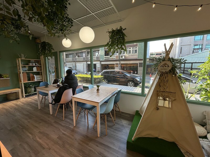 【台灣，桃園市，中壢區】莒光公園旁的森林系咖啡館/甜點店~森凝 MORI 甜點輕食。(中壢咖啡館/中壢甜點店）