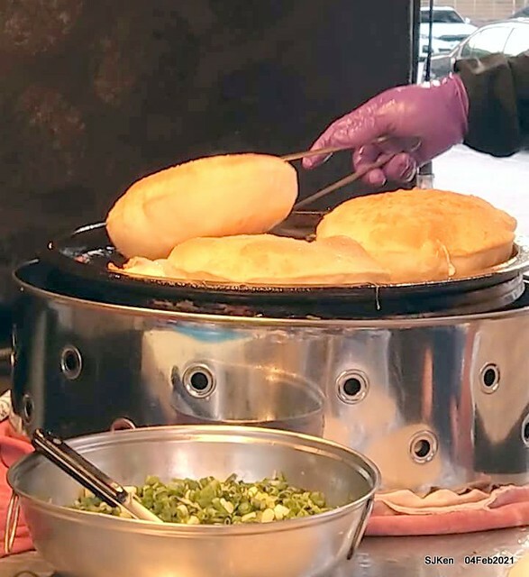 「北投三星蔥油餅」(Beitou Scallion pancakes booth),Taipei, Taiwan, Feb 4, 2021