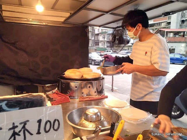 「北投三星蔥油餅」(Beitou Scallion pancakes booth),Taipei, Taiwan, Feb 4, 2021