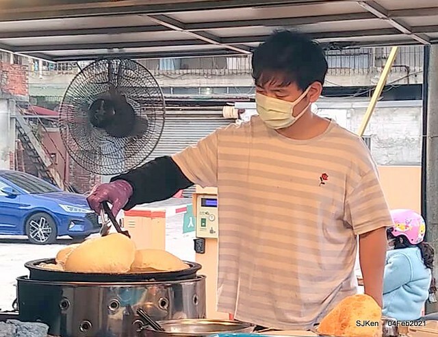 「北投三星蔥油餅」(Beitou Scallion pancakes booth),Taipei, Taiwan, Feb 4, 2021