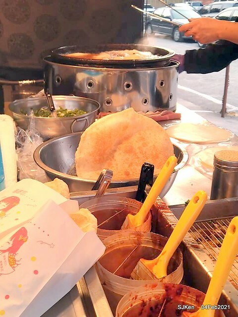 「北投三星蔥油餅」(Beitou Scallion pancakes booth),Taipei, Taiwan, Feb 4, 2021