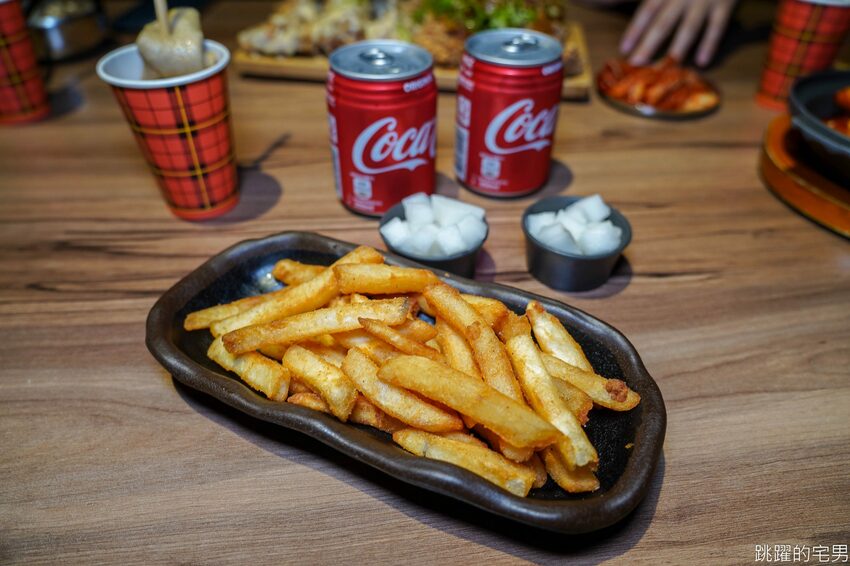 花蓮韓式炸雞-咖雞嘛韓國蓬車 必點韓式蔥炸雞 韓國魚板 醃蘿蔔好吃到立刻外帶 口味多樣雙拼還有優惠 假日開到凌晨1點