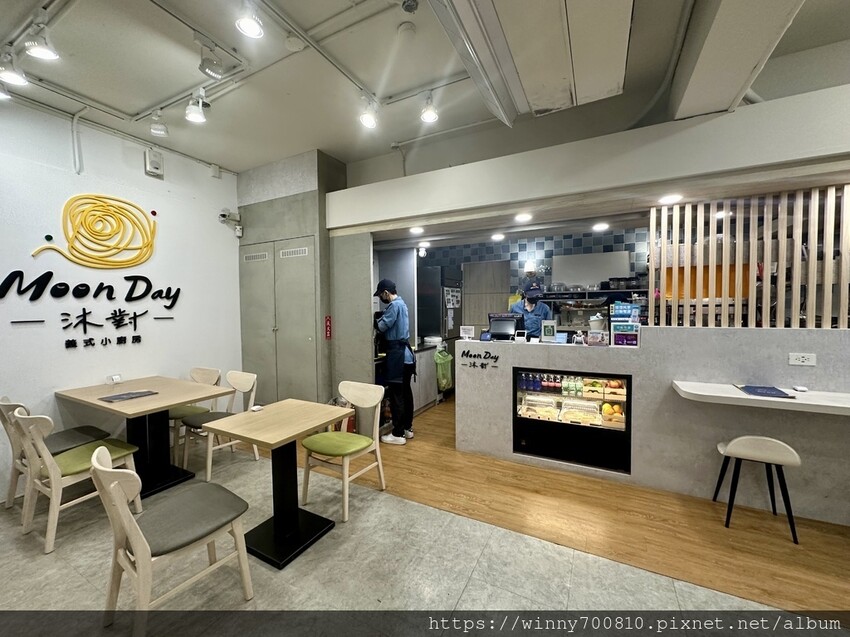 台北市內湖區台北/內湖 【Moonday沐對義式小廚房】免低消只為了讓顧客能舒適度過每個時光~特製白醬燉飯散發濃郁奶香，讓