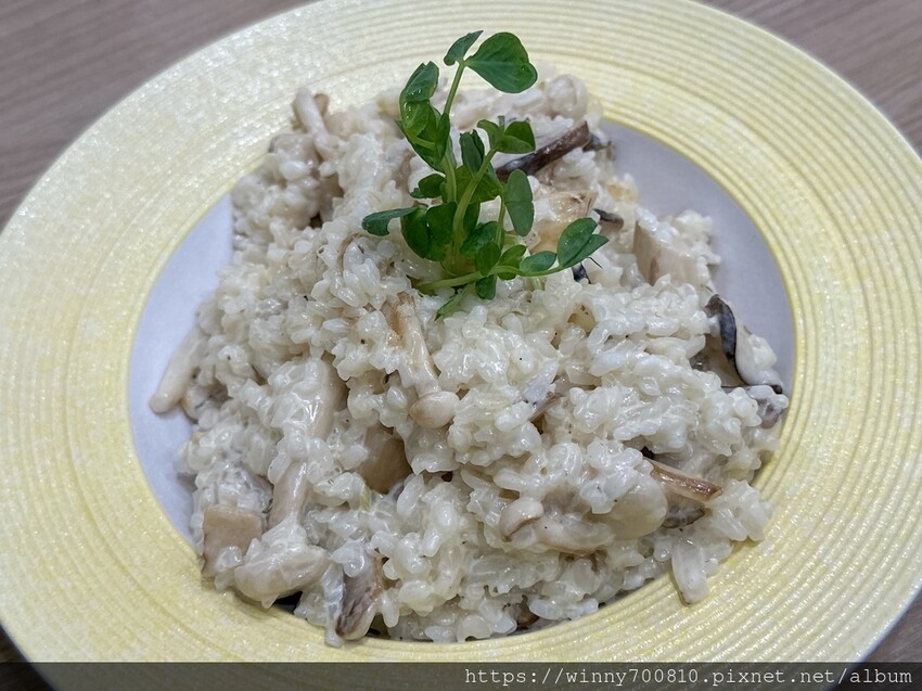 台北市內湖區台北/內湖 【Moonday沐對義式小廚房】免低消只為了讓顧客能舒適度過每個時光~特製白醬燉飯散發濃郁奶香，讓