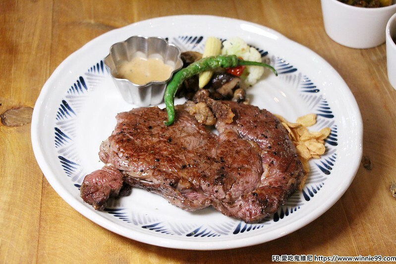 The BBQ House 牛排館也插旗台南美食之都了! 台南唯一一間,牛排、羊排、松阪豬、魚等全部都是現點現切秤重的,可以滿足各種食量的朋友!