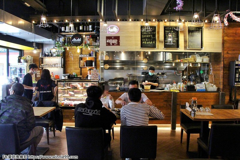 The BBQ House 牛排館也插旗台南美食之都了! 台南唯一一間,牛排、羊排、松阪豬、魚等全部都是現點現切秤重的,可以滿足各種食量的朋友!