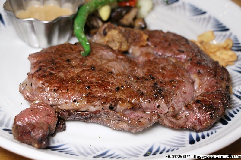 The BBQ House 牛排館也插旗台南美食之都了! 台南唯一一間,牛排、羊排、松阪豬、魚等全部都是現點現切秤重的,可以滿足各種食量的朋友!