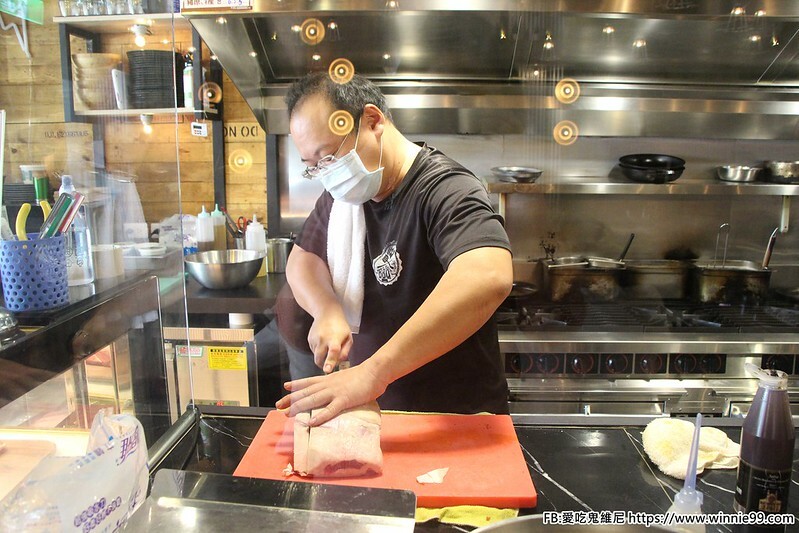 The BBQ House 牛排館也插旗台南美食之都了! 台南唯一一間,牛排、羊排、松阪豬、魚等全部都是現點現切秤重的,可以滿足各種食量的朋友!