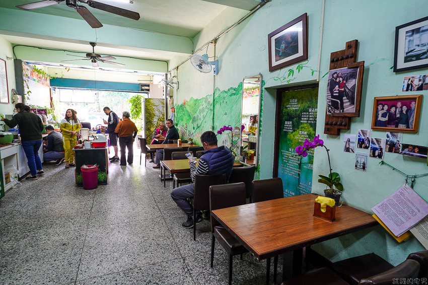 早安純香早餐店-超過25年的花蓮早餐店 熱情親切的老闆娘加上好吃手工蛋餅,怎能不愛她 鮪魚蛋餅必點