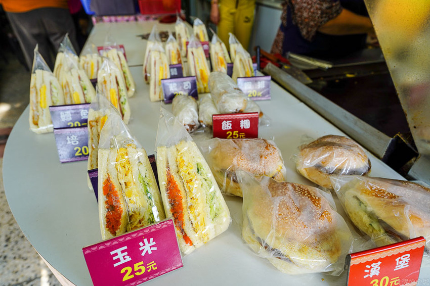 早安純香早餐店-超過25年的花蓮早餐店 熱情親切的老闆娘加上好吃手工蛋餅,怎能不愛她 鮪魚蛋餅必點