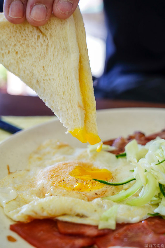 早安純香早餐店-超過25年的花蓮早餐店 熱情親切的老闆娘加上好吃手工蛋餅,怎能不愛她 鮪魚蛋餅必點