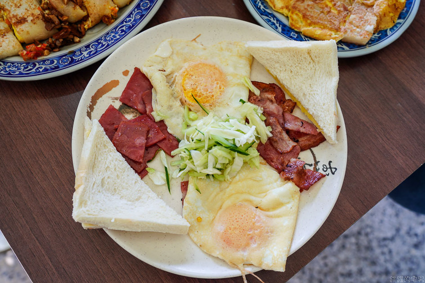 早安純香早餐店-超過25年的花蓮早餐店 熱情親切的老闆娘加上好吃手工蛋餅,怎能不愛她 鮪魚蛋餅必點
