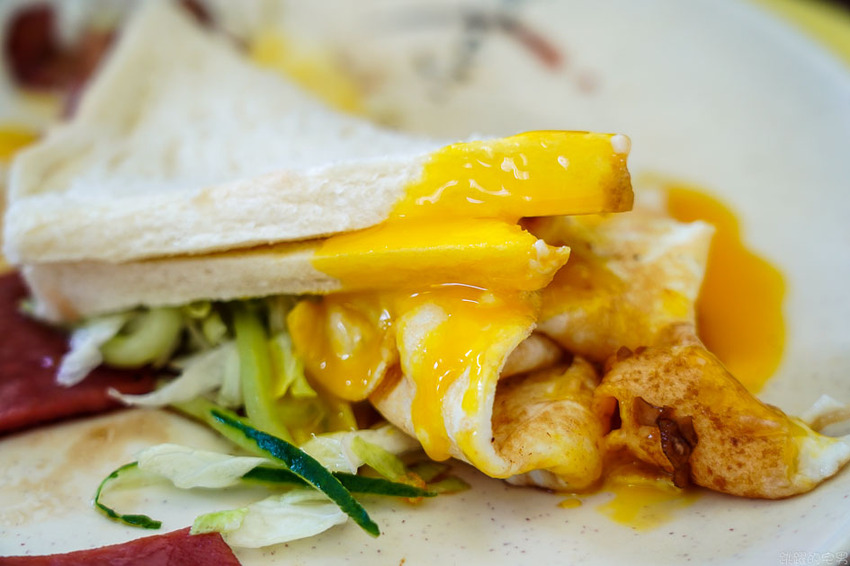 早安純香早餐店-超過25年的花蓮早餐店 熱情親切的老闆娘加上好吃手工蛋餅,怎能不愛她 鮪魚蛋餅必點