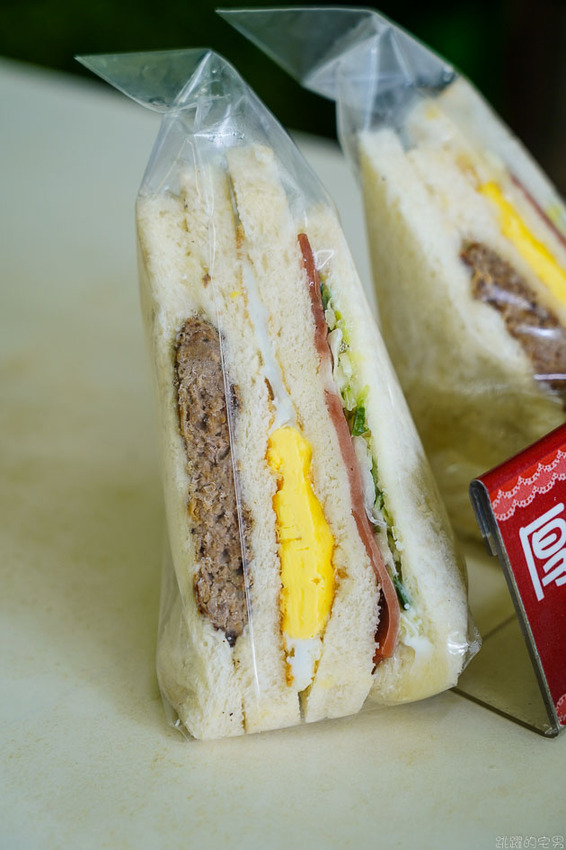 早安純香早餐店-超過25年的花蓮早餐店 熱情親切的老闆娘加上好吃手工蛋餅,怎能不愛她 鮪魚蛋餅必點