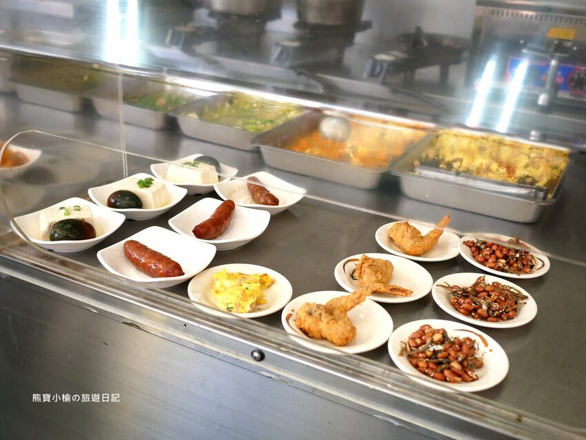 【台中南區美食】建成路賴15炒麵,24小時古早味小吃店,控肉飯便當、乾麵、豬腳飯、水餃通通都有!內文附詳細菜單價位介紹。 @熊寶小榆の旅遊日記